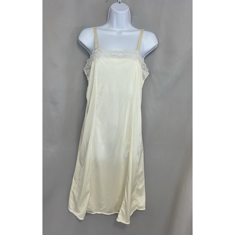 Vintage Women's Pink Lady Sleepwear Nightgown Sz 36‎ Y2K Ivory Nylon Lace